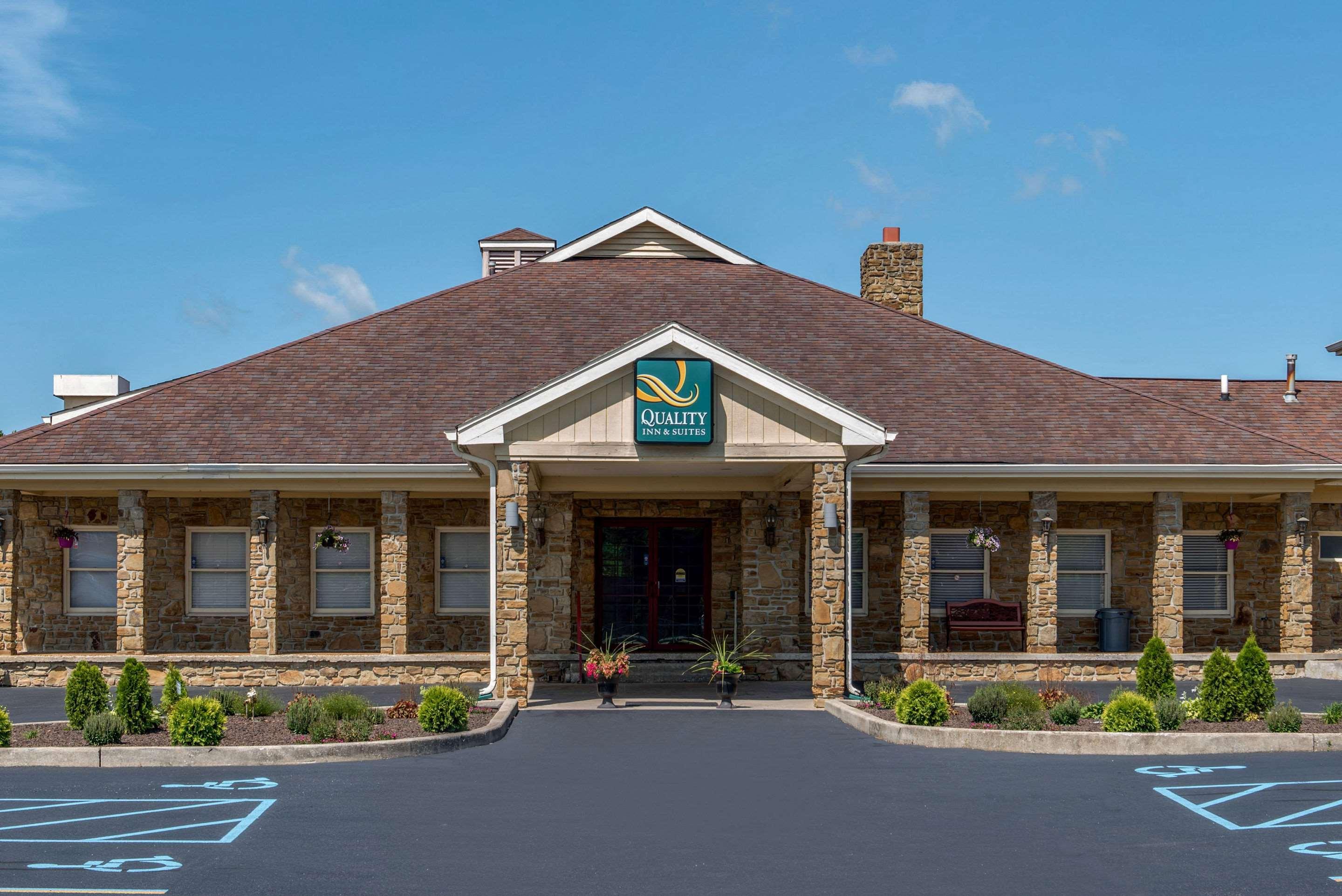 Quality Inn & Suites Bedford West Экстерьер фото