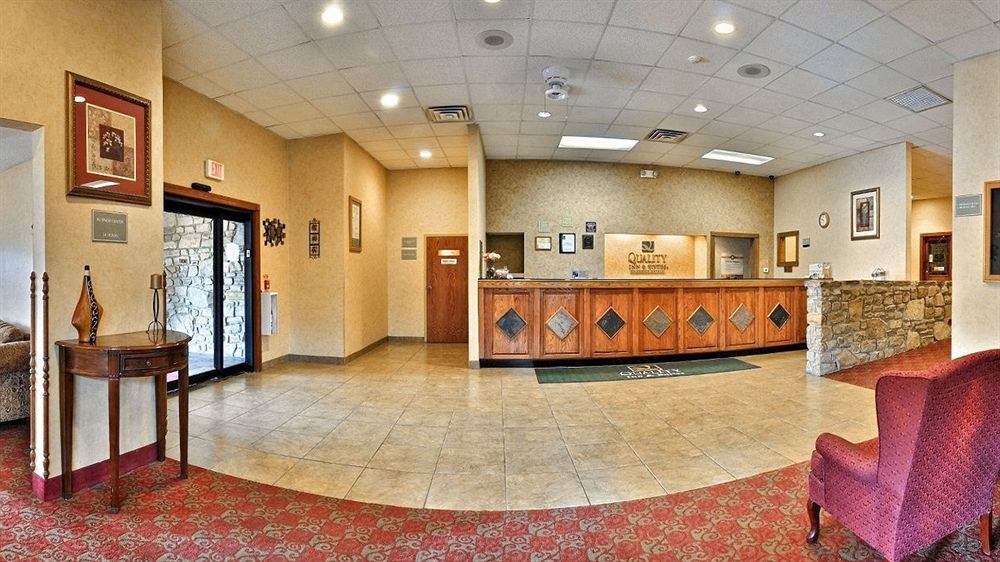 Quality Inn & Suites Bedford West Экстерьер фото