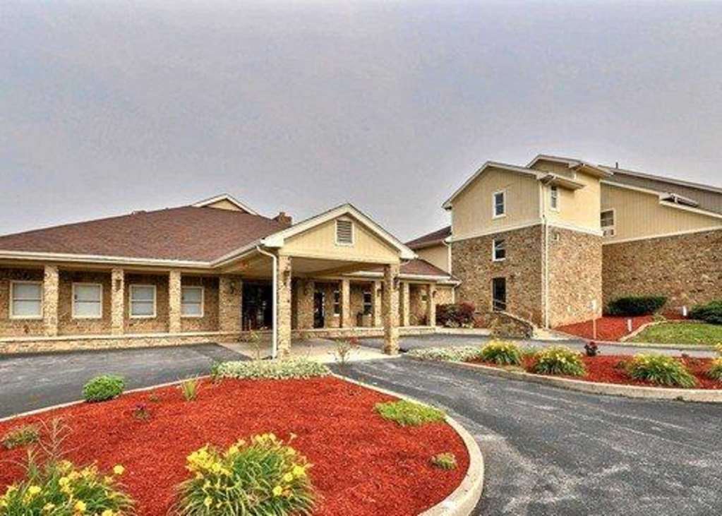 Quality Inn & Suites Bedford West Экстерьер фото