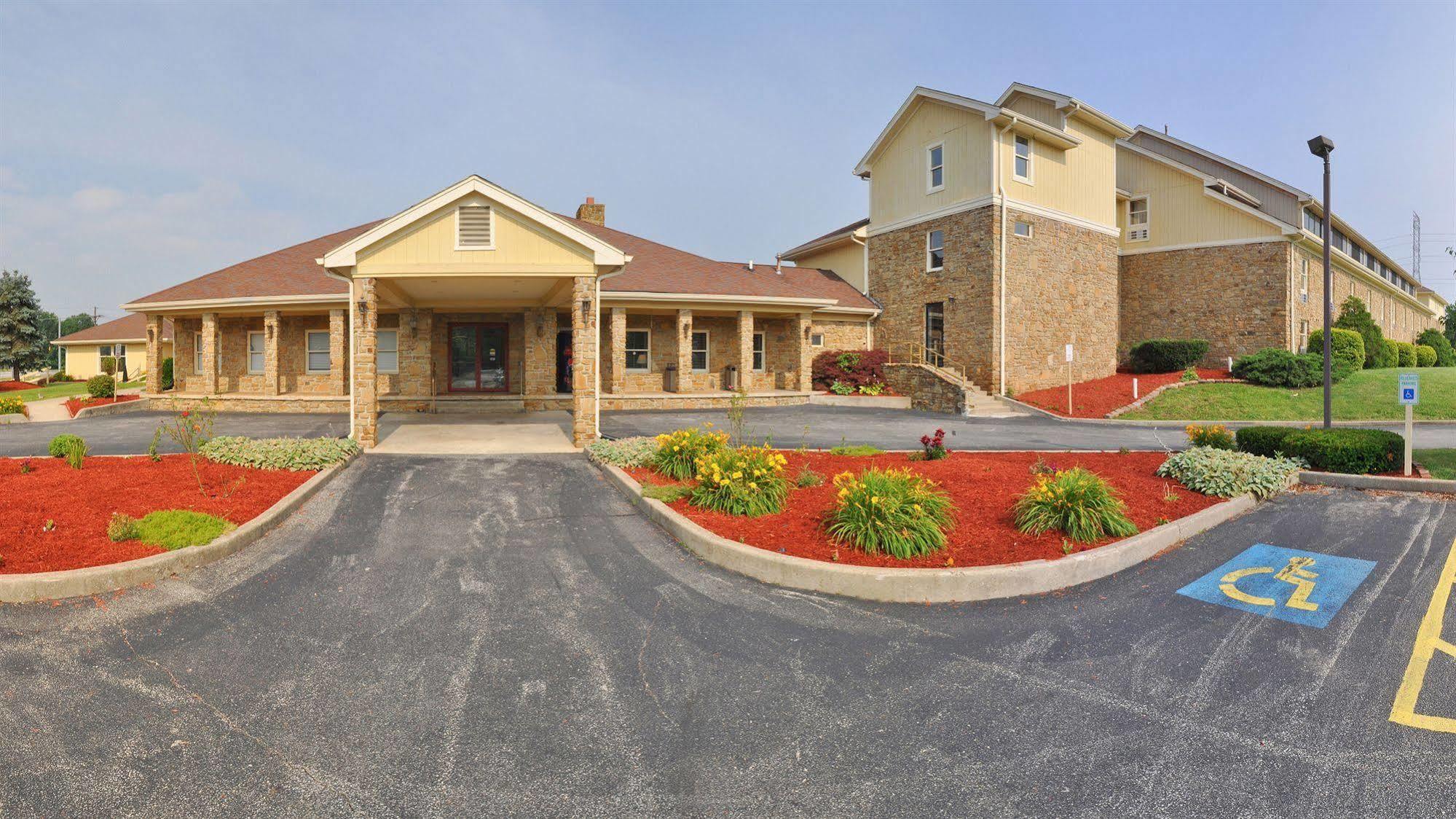 Quality Inn & Suites Bedford West Экстерьер фото