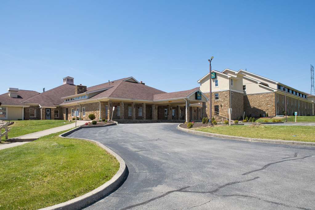 Quality Inn & Suites Bedford West Экстерьер фото